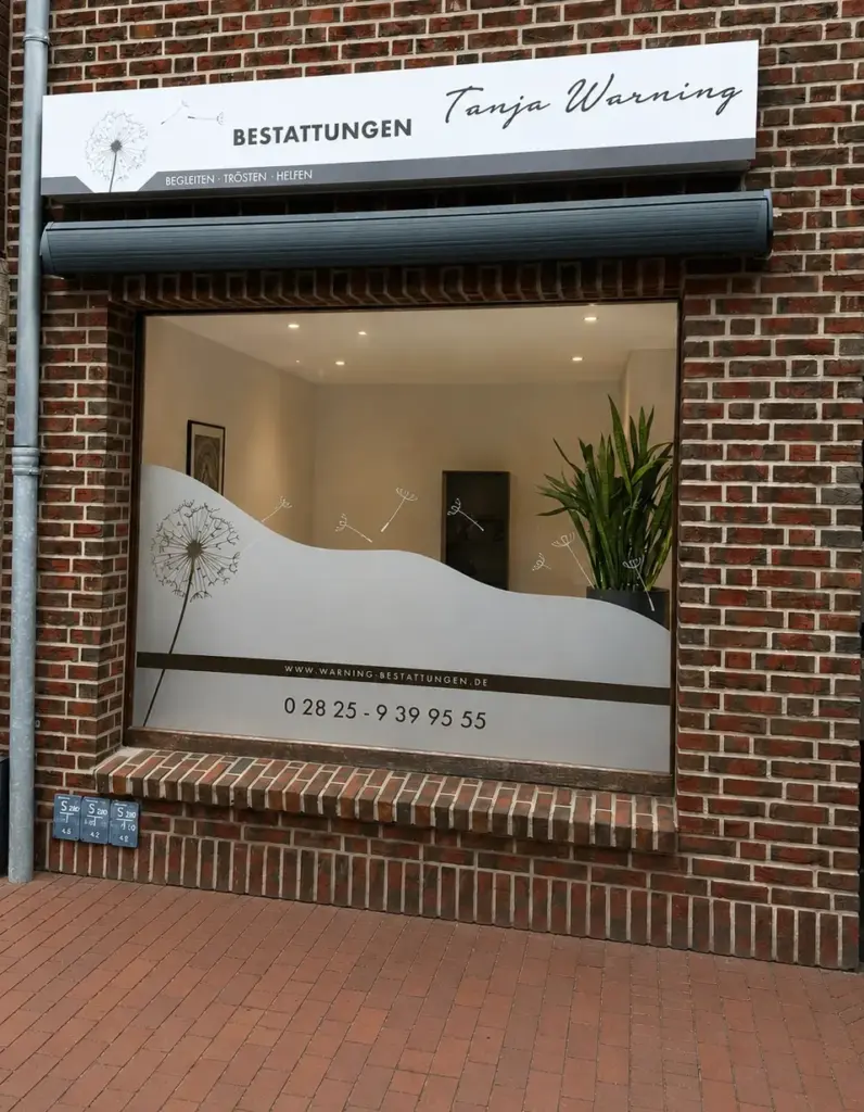 Schaufenster von Bestattungen Tanja Warning am Standort Uedem